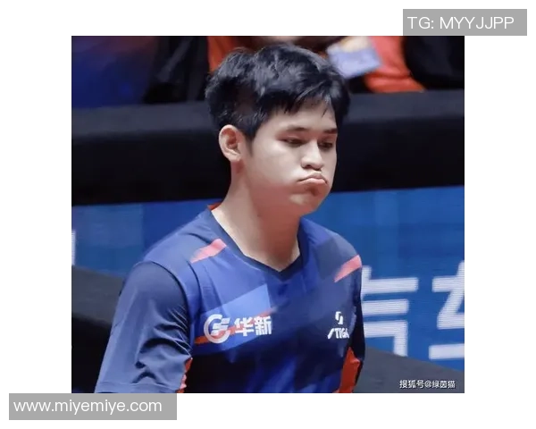 足球明星在转场时的亲密瞬间揭秘他们的摸头互动与背后故事